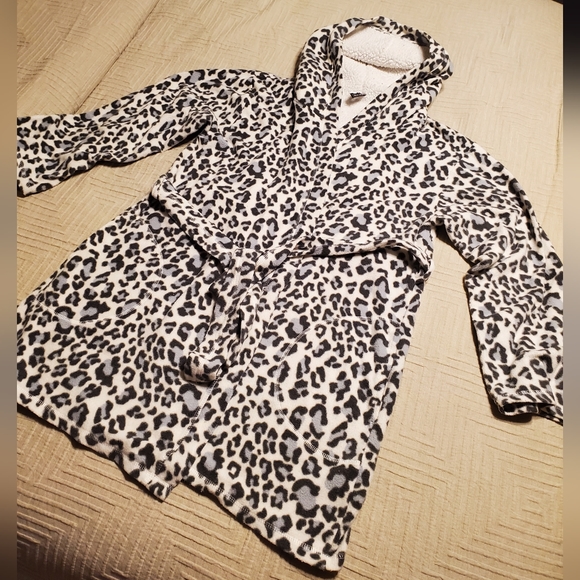 Hooded Robe w/Pockets - Picture 3 of 6